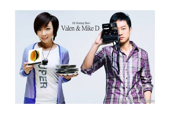 "乐佳"组合爽朗笑声带来堵车时分的正能量节目单主持人:mike d,valen