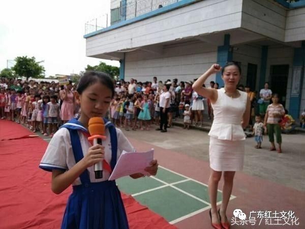 雷州市雷城第六小学师生牵手进学堂