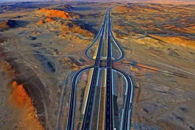 世界上穿越沙漠最长的的公路--京新高速G7全线