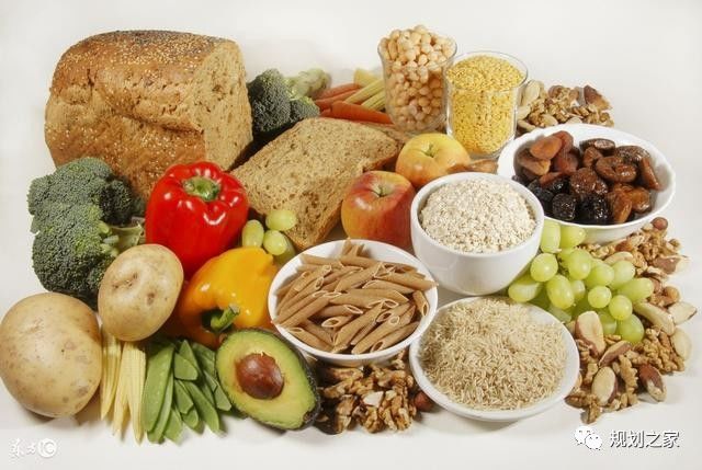 富含维生素b1的食物:小麦胚粉,葵花子仁,花生仁,黑芝麻,猪瘦肉,豌豆等