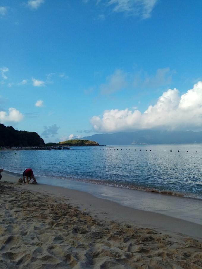 大甲岛的海水很清,岛上接近原始生态.