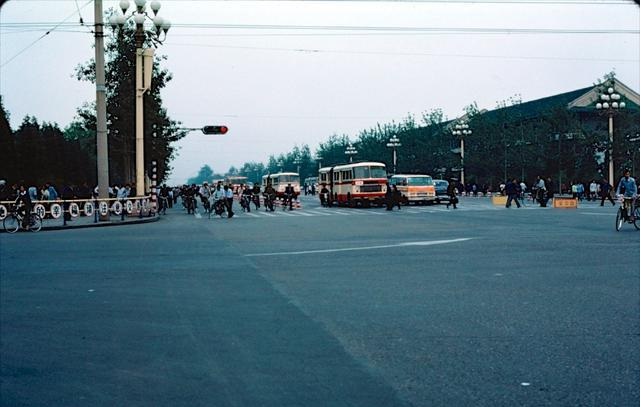 80年代初北京珍贵老照片:图2让人怀念,图8在京城风靡一时