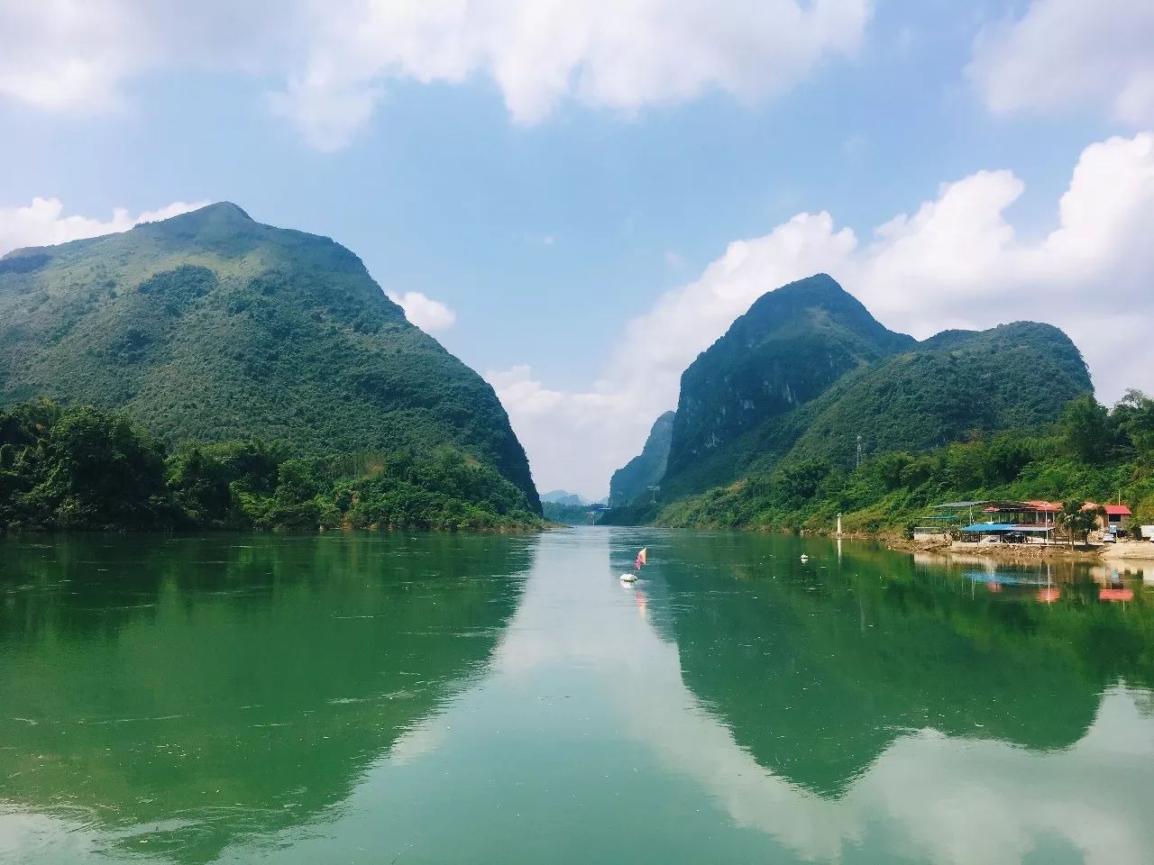 不如给心灵放个假 图 游妹 地址:广西河池都安县三岛湾风景区 自驾