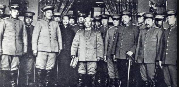 1913年10月10日,袁世凯宣誓就任中华民国正式大总统.