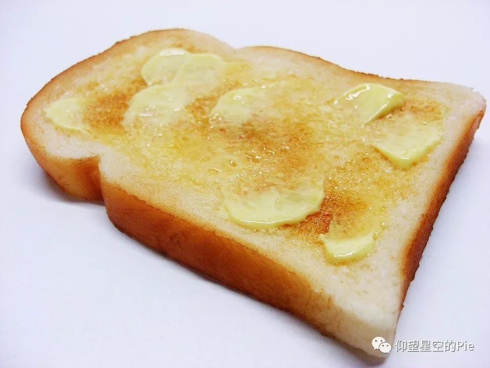 1. 抹好黄油的土司(buttered toast)