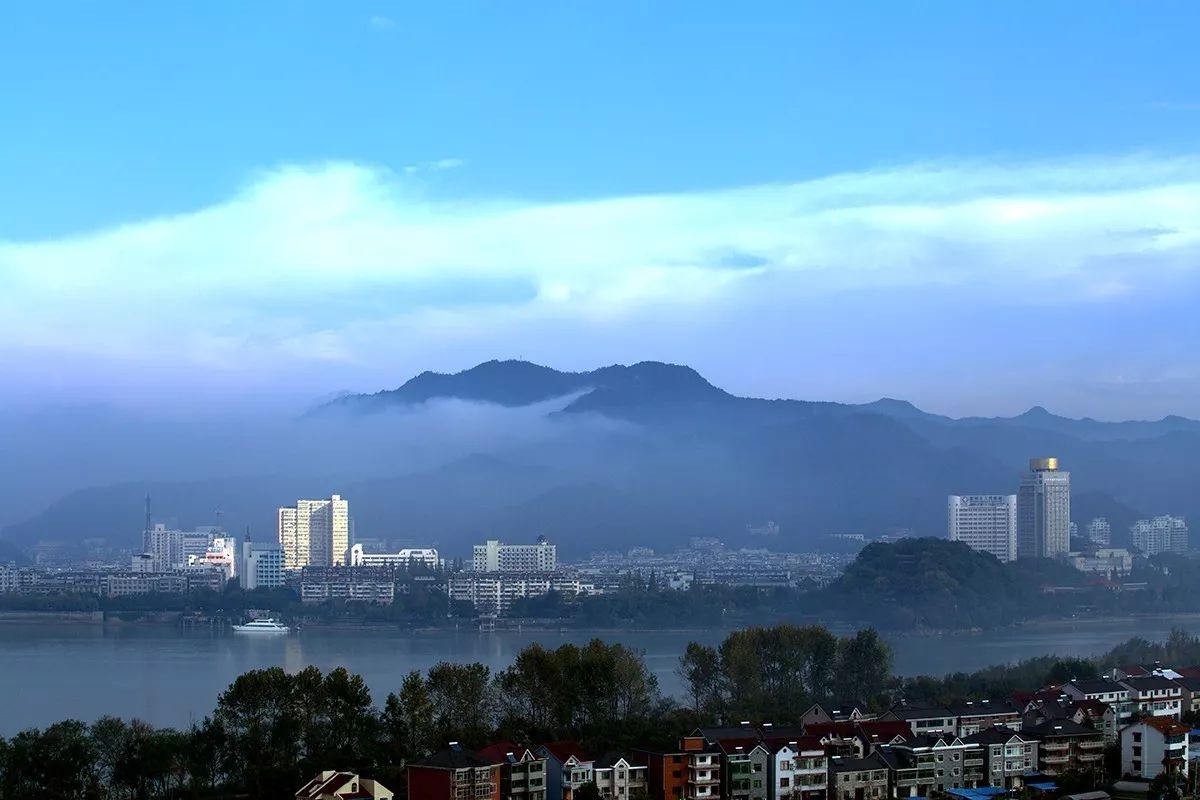 杭州市富阳区gdp人均排名_杭州这个区太牛了,简直要上天了 唯一入围 2016最美中国榜 的区(2)