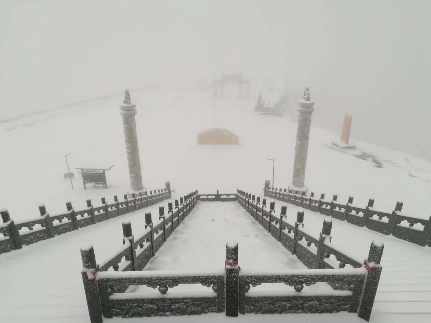 下雪了下雪了美景五台山天气很冷