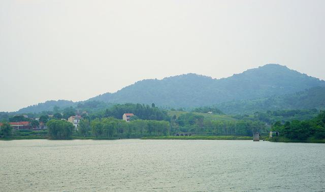 武汉黄陂月亮湖,清澈静谧的"小三峡"