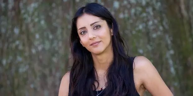 新西兰首位难民议员诞生!她,从伊朗的专权中逃