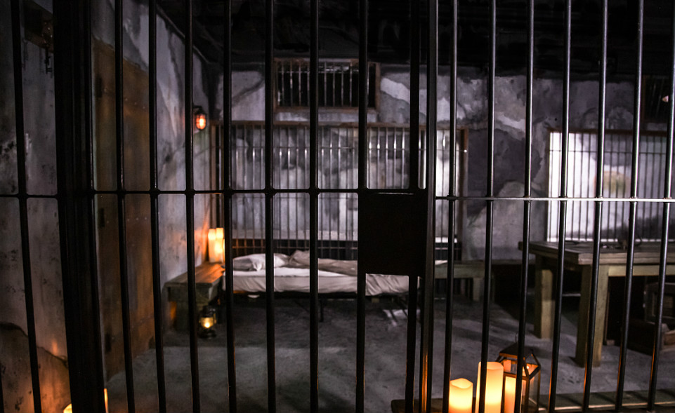 奇葩酒店推出监狱客房内部构造酷似真实牢房