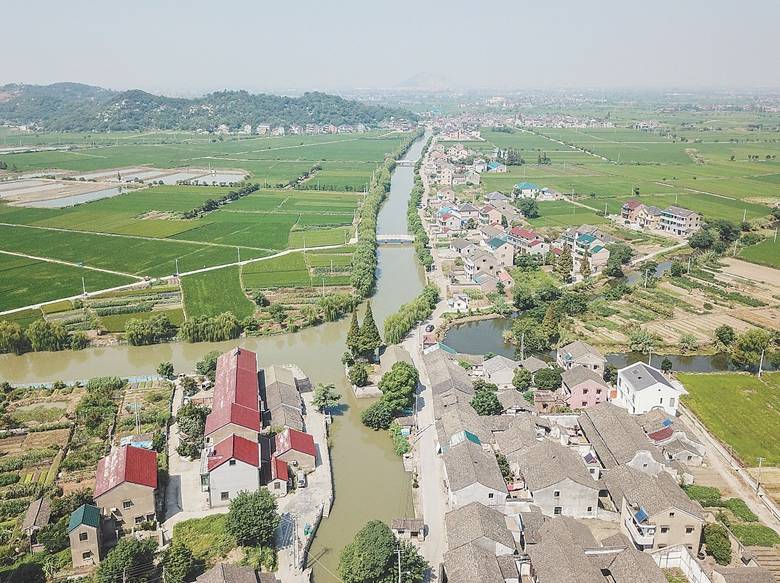 车堰村东与黄家埠镇上塘村,回龙村,华家村相连,西与绍兴市上虞区接壤