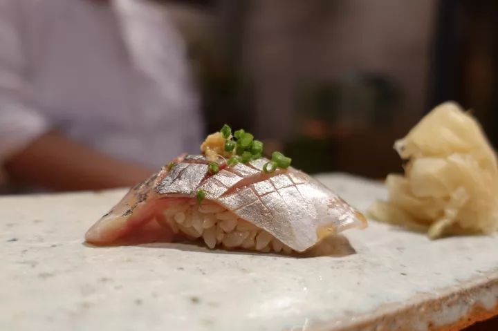 在国内吃一次顶级的寿司料理,到底要烧多少钱?