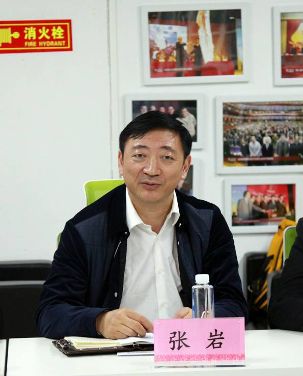 数据产业专家委员会首席专家郑砚农,新华社高级记者,汽车品牌专家张毅