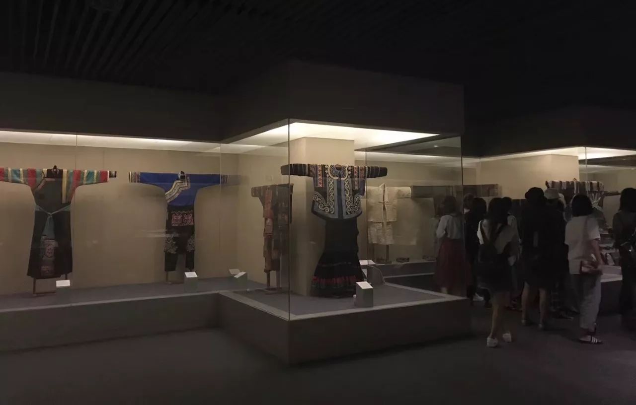参观北京服装学院民族服饰博物馆
