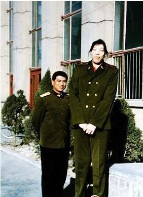 中国篮球女巨人身高2米08，一生未嫁，37岁去世仍身披国家队球服