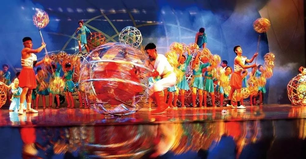 海盐滚灯,是海盐一带传承了八百年的的民间舞蹈.