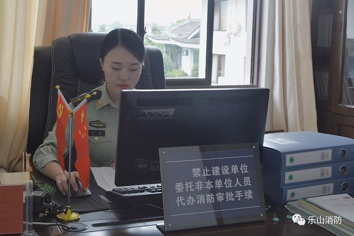 缩影记一名消防女警官的一天