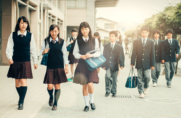 日本女高中生:必须用iphone,不用会感到羞愧