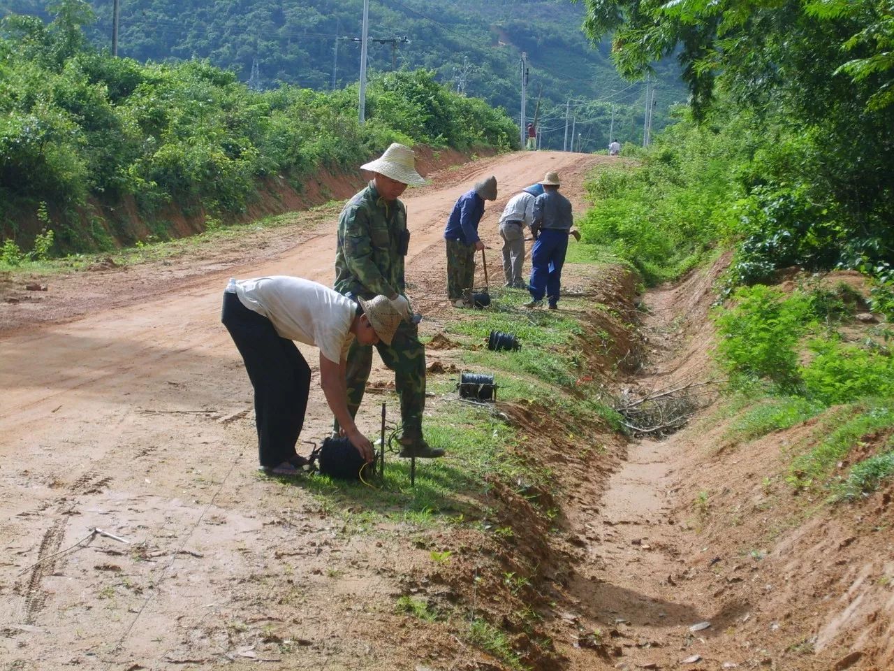 五指山有多少人口啊_孙悟空五指山(2)