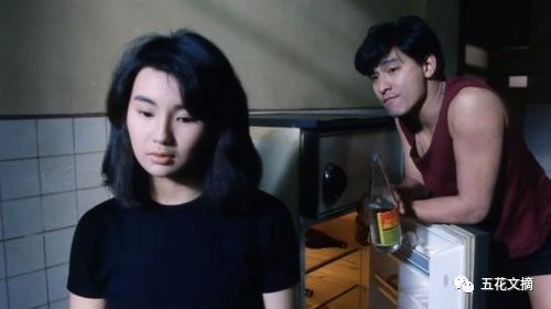 1988年在王家卫执导的电影《旺角卡门》中,饰演青涩单纯的女主角阿娥