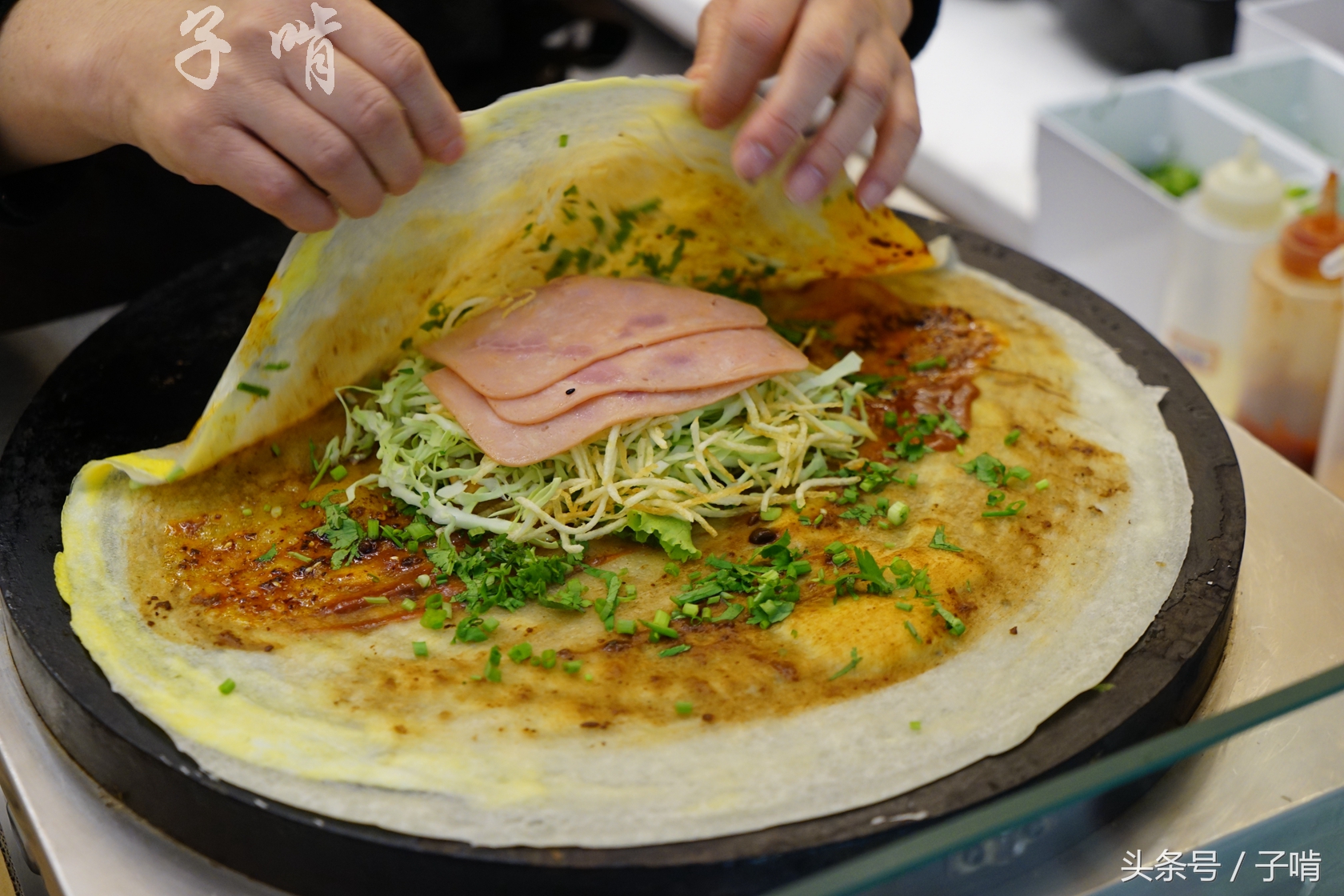 6元的煎饼果子,里面有三大片培根,这是咱吃过最壕的