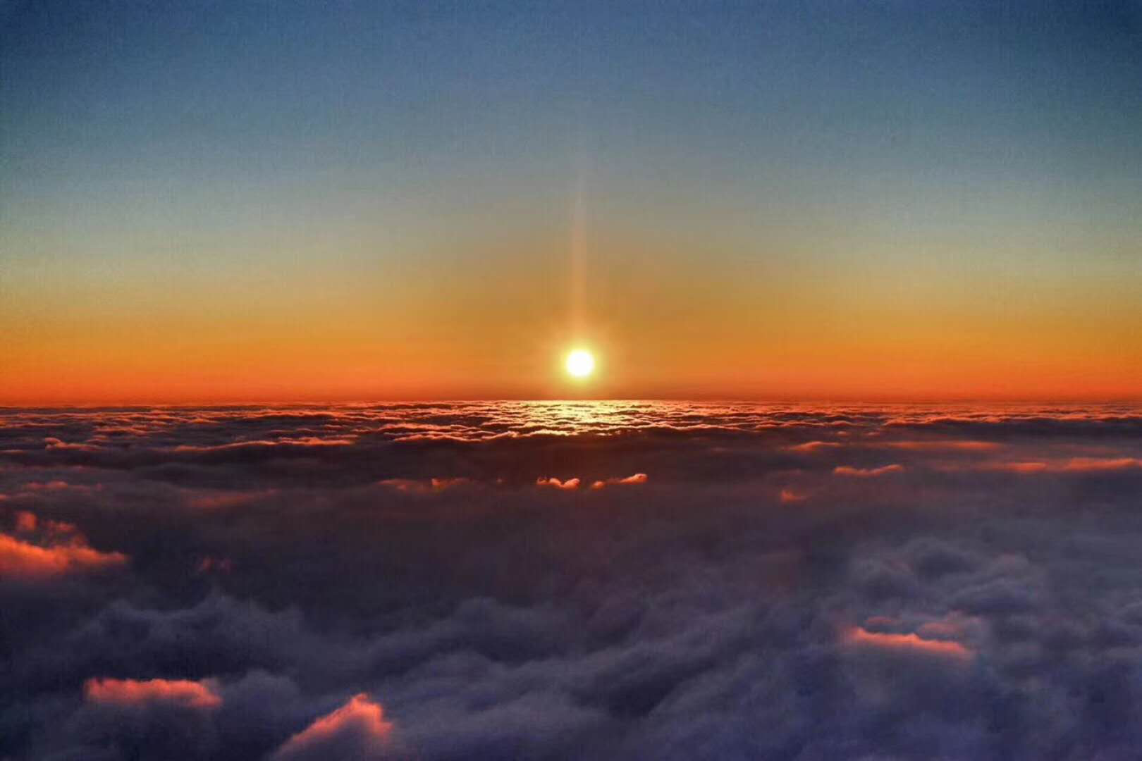 天岳幕阜山首次拍得日月辉映彩云海