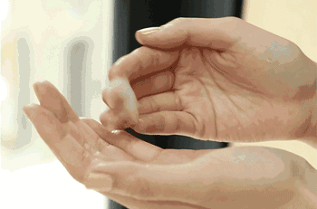 用手指按摩时不宜过分用力,用中指和无名指按摩最为合适.