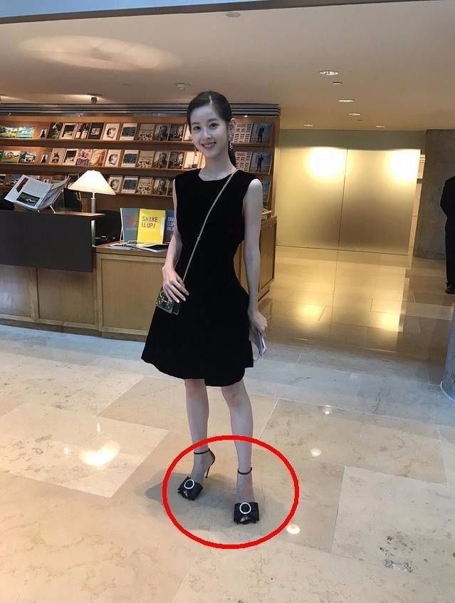 奶茶妹妹浓妆艳抹时尚出了新高度?