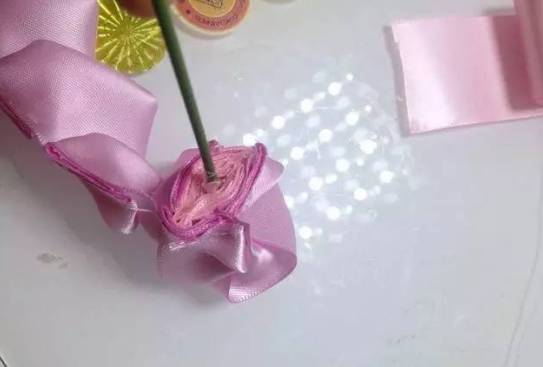 手工制作丝带玫瑰花步骤图解