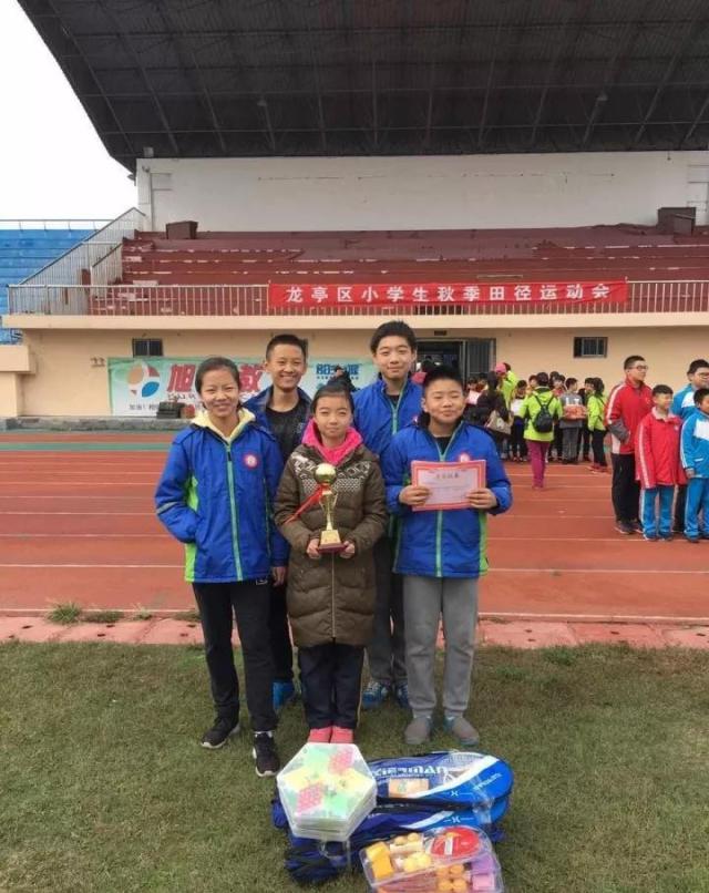 师小荣获龙亭区小学生秋季田径运动会团体第一名,再次蝉联龙亭区冠军