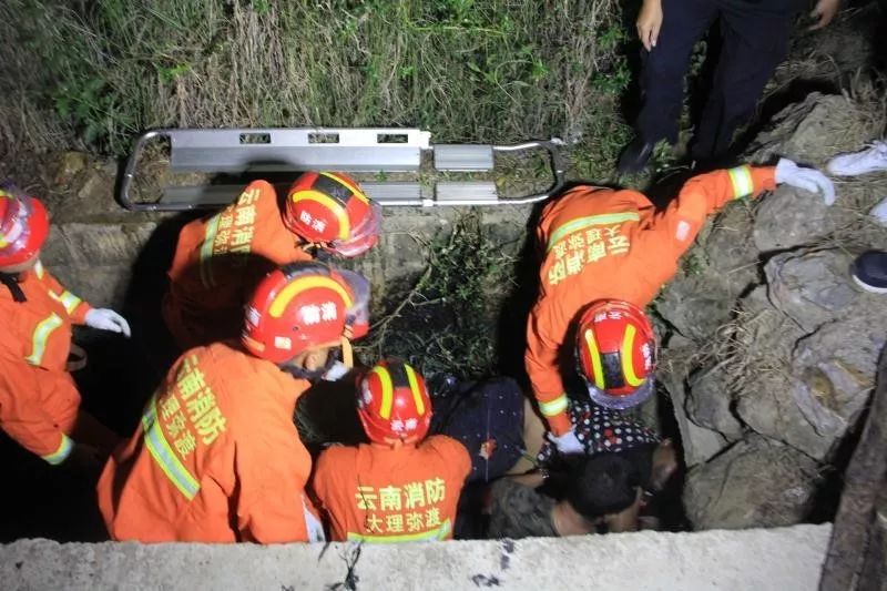 弥渡消防深夜急救车祸被困者