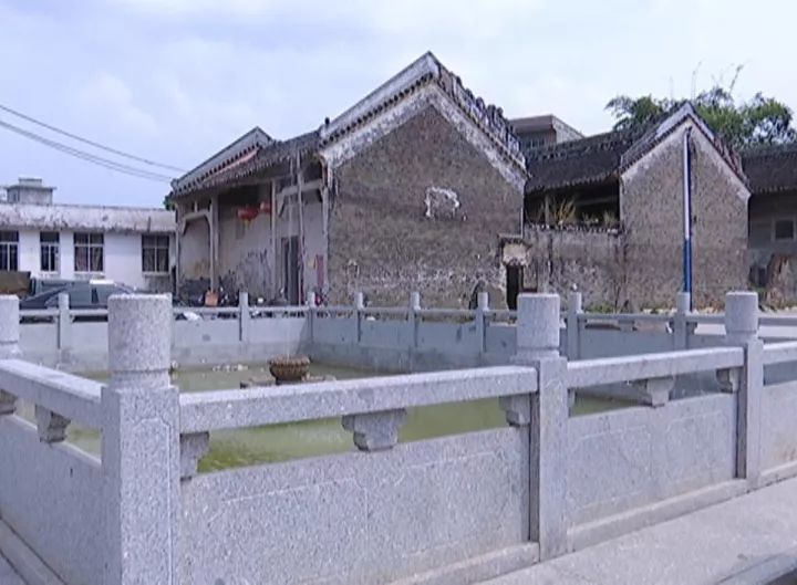 【点赞】怀城镇高凤村:村民自发筹资60余万建文化广场