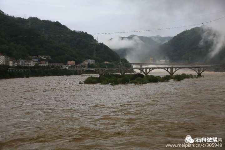 石泉大坝开闸泄洪!开启看海模式!汉阴的小伙伴快来围观