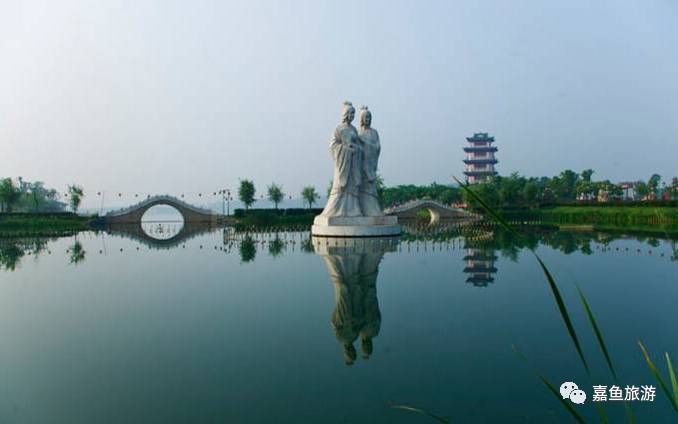 大家好,给你们介绍一下,这是我的女朋友@嘉鱼