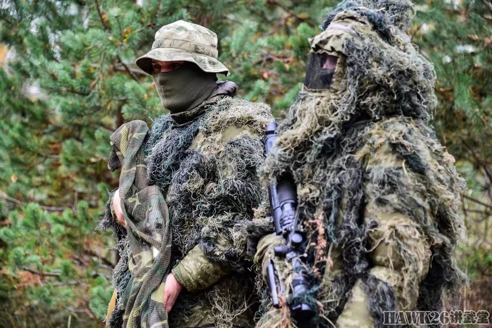 致命的树林:俄白特种部队狙击手绝妙伪装示范