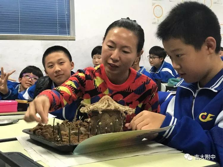 河姆渡人居住的房屋