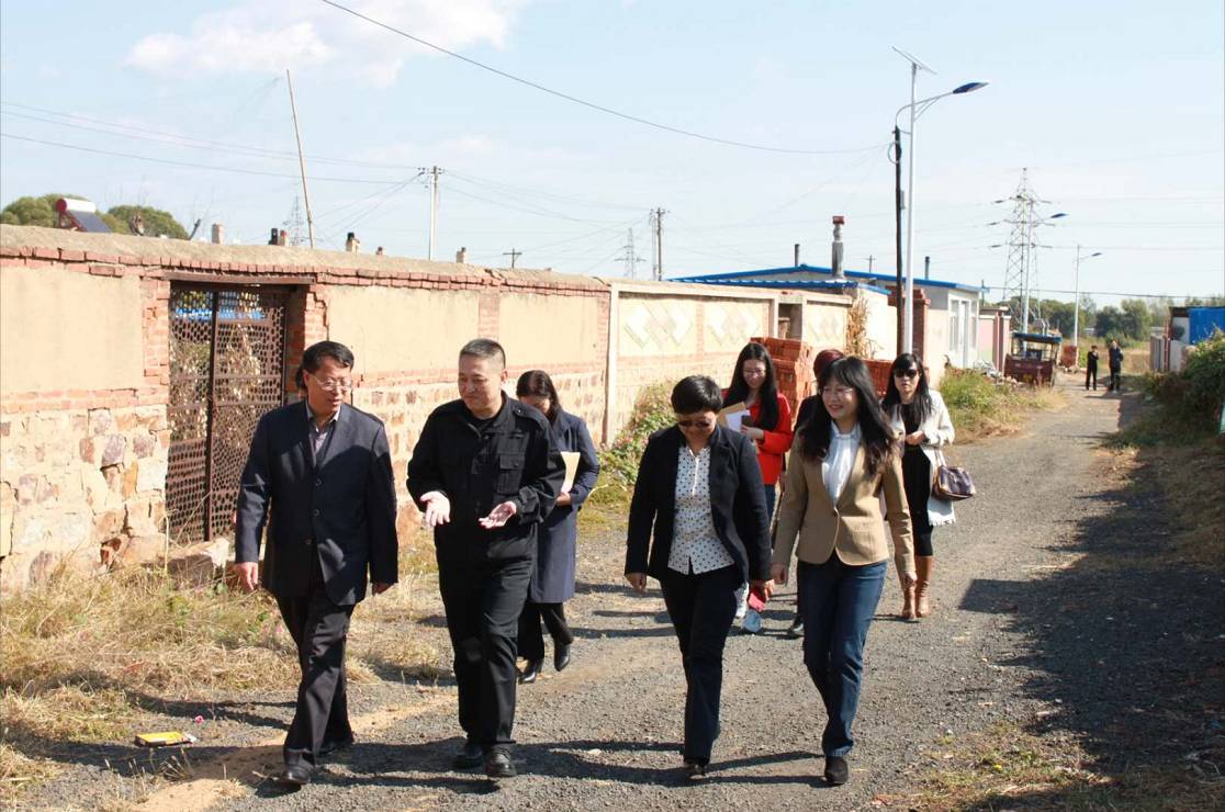 妇女杂志社葫芦岛市妇联慰问村妇联主席