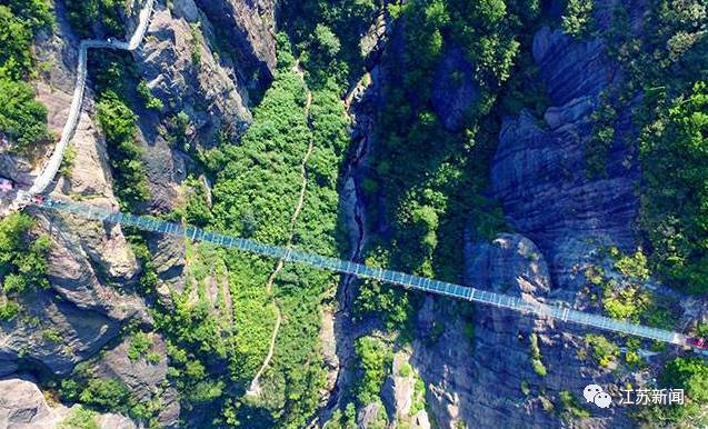 2  平江石牛寨玻璃桥 3  张家界峡谷玻璃大桥 4  石林峡玻璃观景