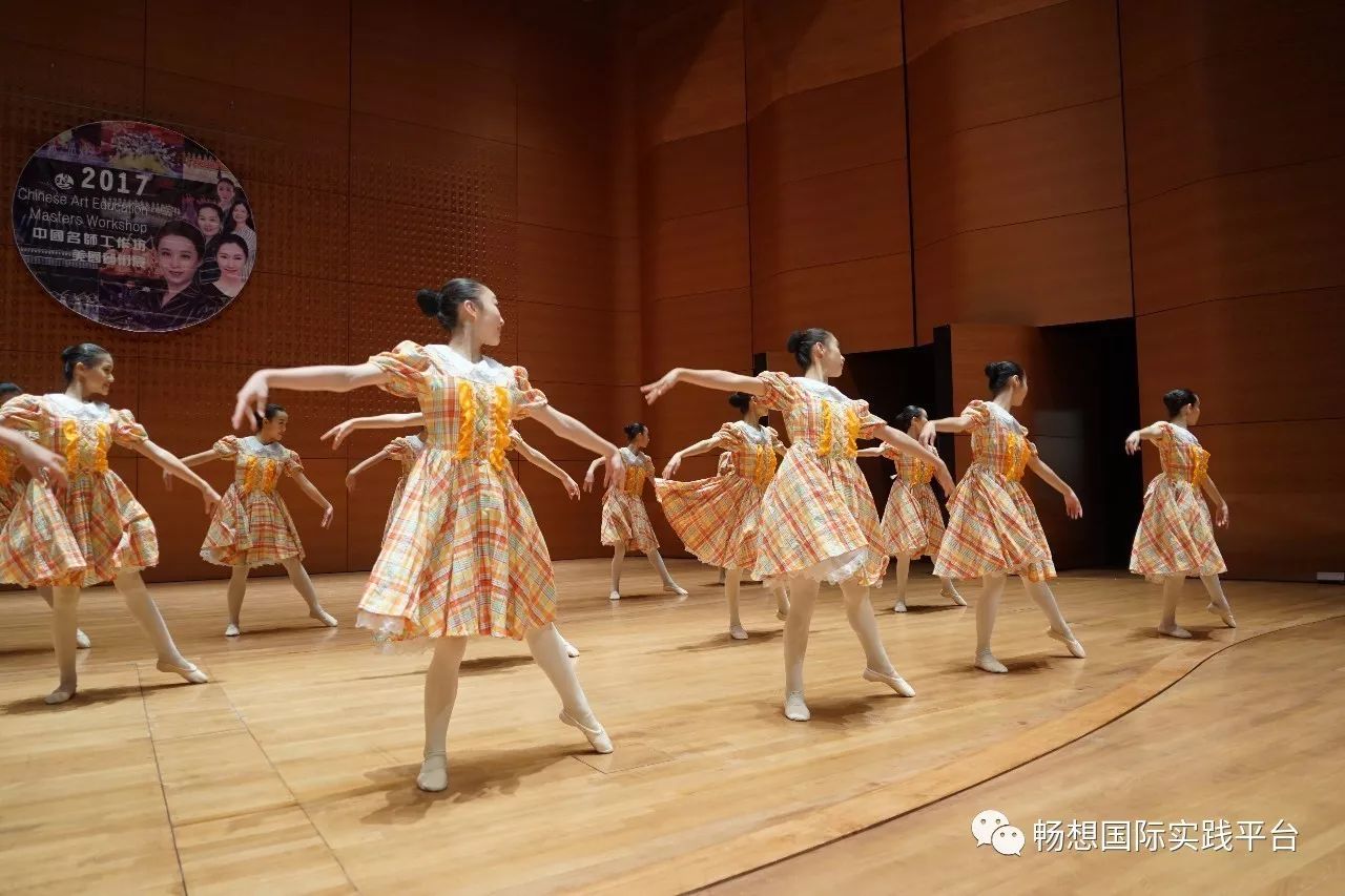 2017年 1月15日,深圳高级中学(集团)学生舞蹈团在高洁老师的带领下