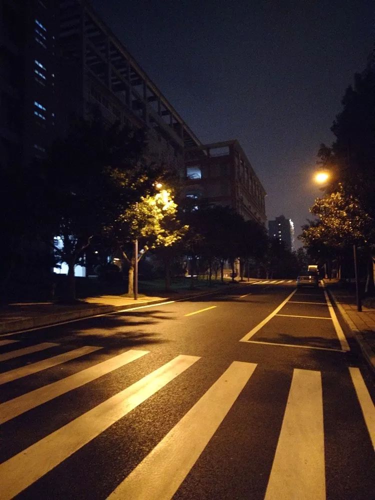 也许是夜晚来临, 又或者是一天的课程结束, 一到晚上, 静听, 细风吹