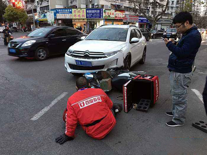 逃逸案:外卖车撞孩子后跑了