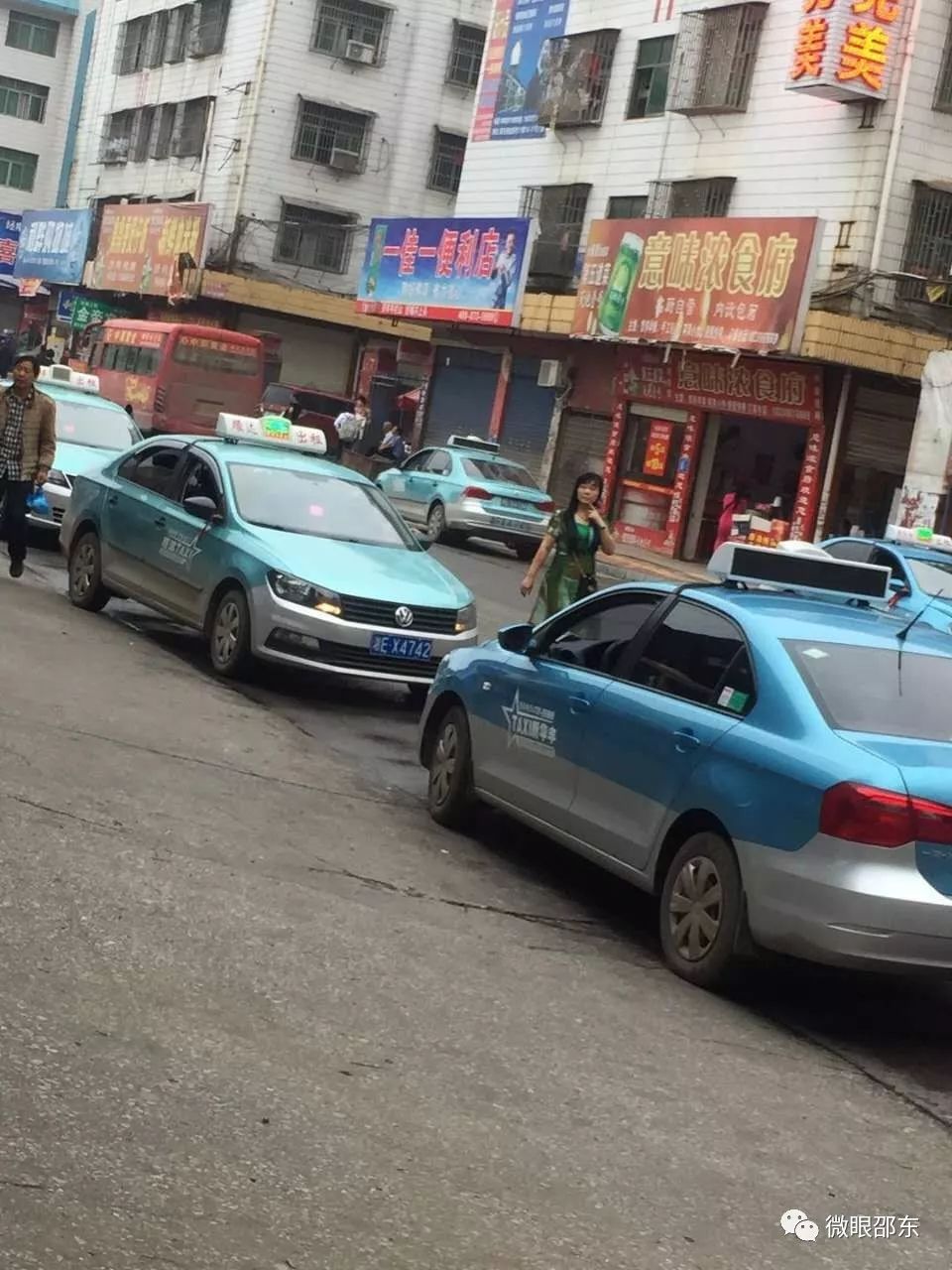 直击邵东汽车西站短途站乱象:二摩车,出租车占道拉客,谁来管管?