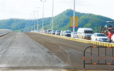 斗门湖心路重点路段铺设沥青 有望元旦前全部完工