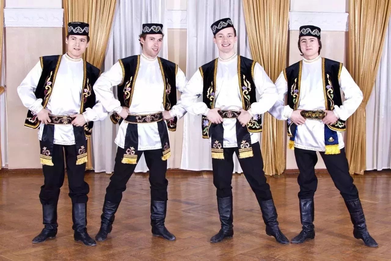 鞑靼人信奉伊斯兰教,属逊尼派.另有一些人信东正教.