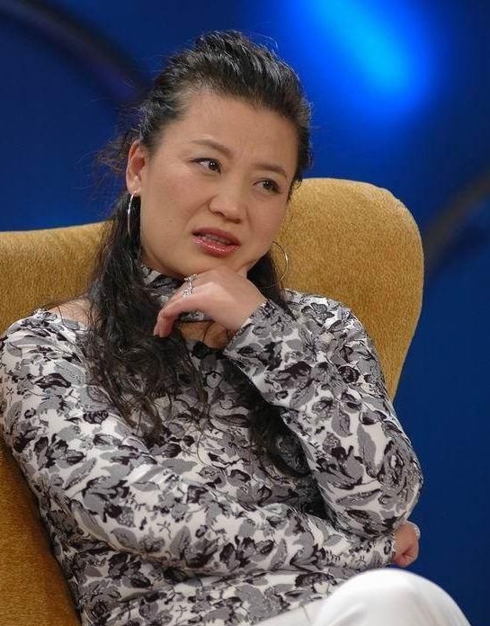 52岁小香玉近照曝光曾是王为念前妻二婚嫁生意人老公很幸福