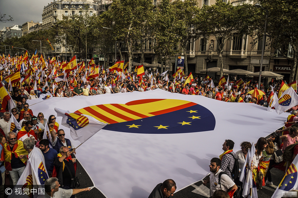 西班牙国庆日 35万民众举行反独游行
