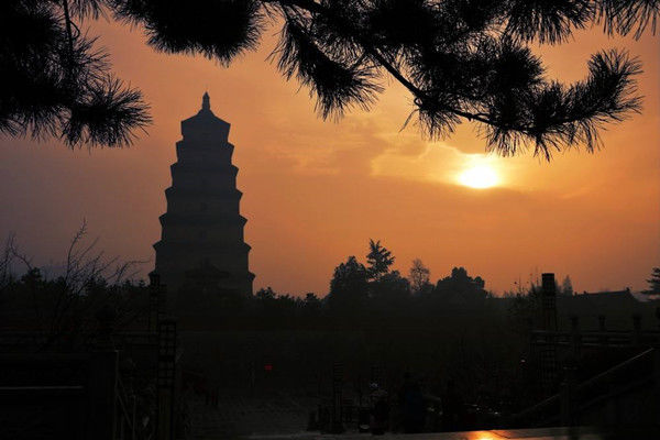 大雁塔位于西安市的大慈恩寺内,被视为古都西安和陕西省的象征.
