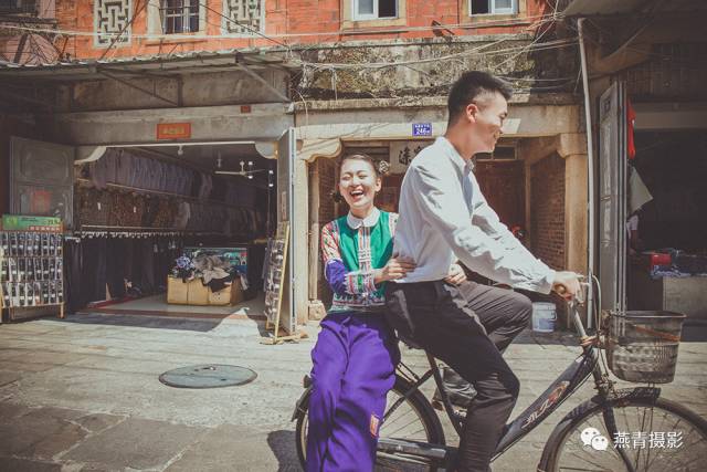 婚纱照背后陌生人_不跟陌生人走图片(2)