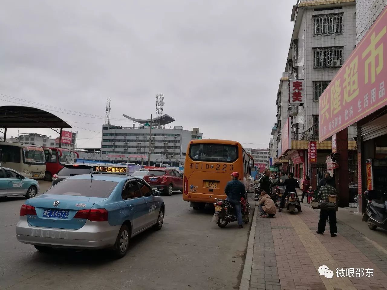 直击邵东汽车西站短途站乱象:二摩车,出租车占道拉客,谁来管管?