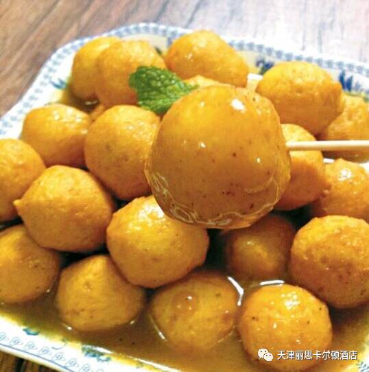 poached fish ball with curry sauce